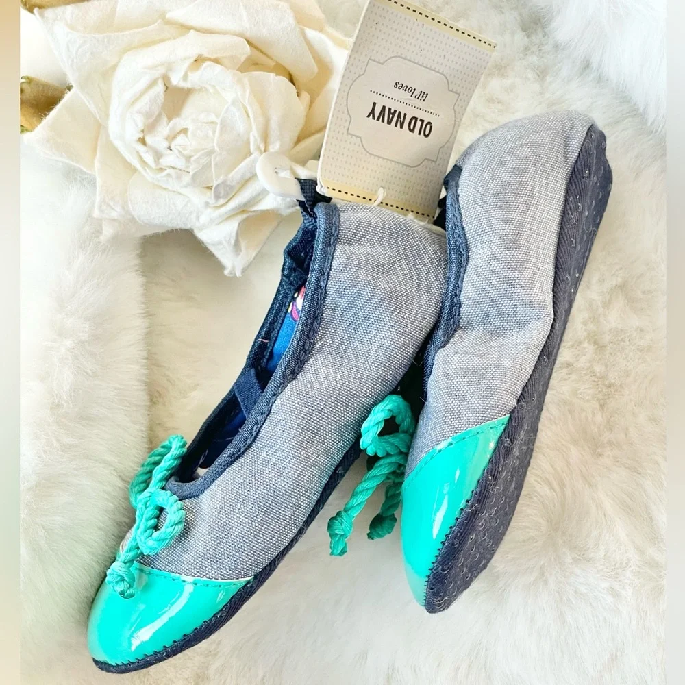 New with tags OLD NAVY BABY SHOES SOFT NAVY WITH AQUA tips and BOW SZ 18-24 MTHS